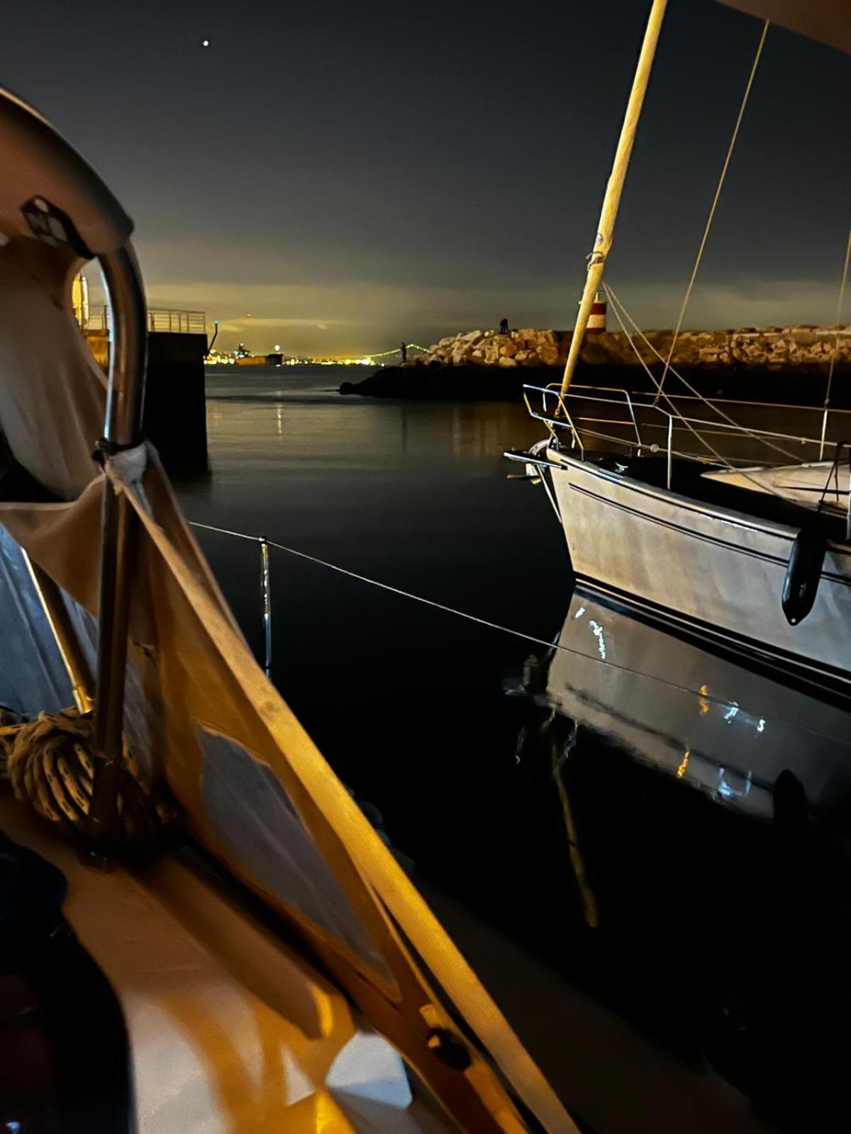 Sleep Aboard A Modern Sailboat In Oeiras Hotel Exterior photo