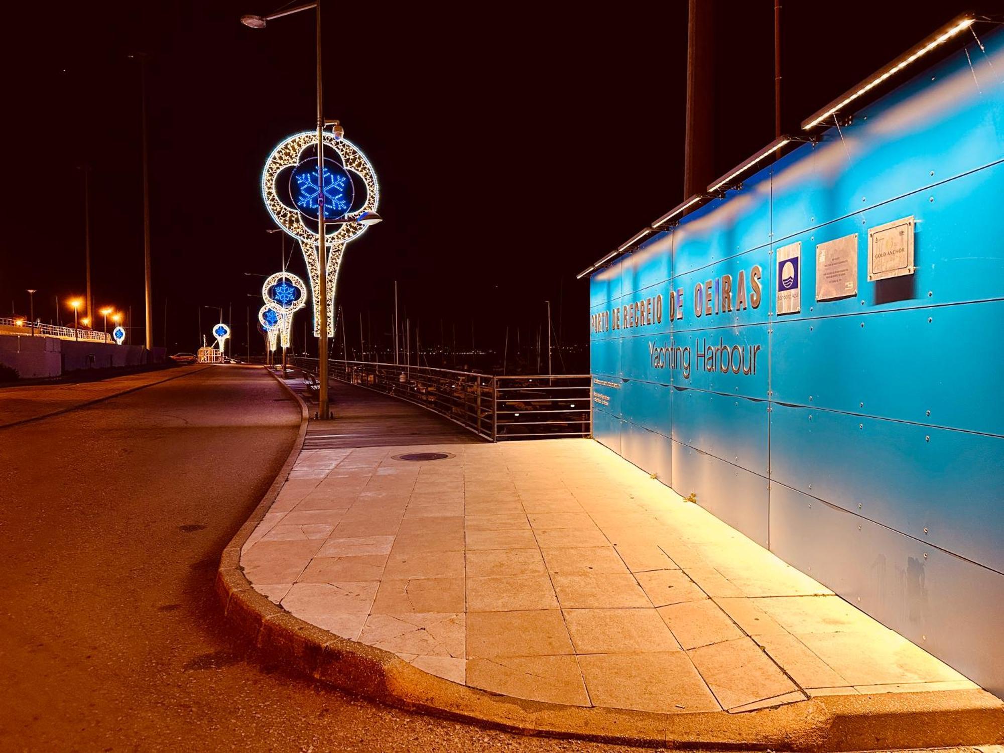 Sleep Aboard A Modern Sailboat In Oeiras Hotel Exterior photo